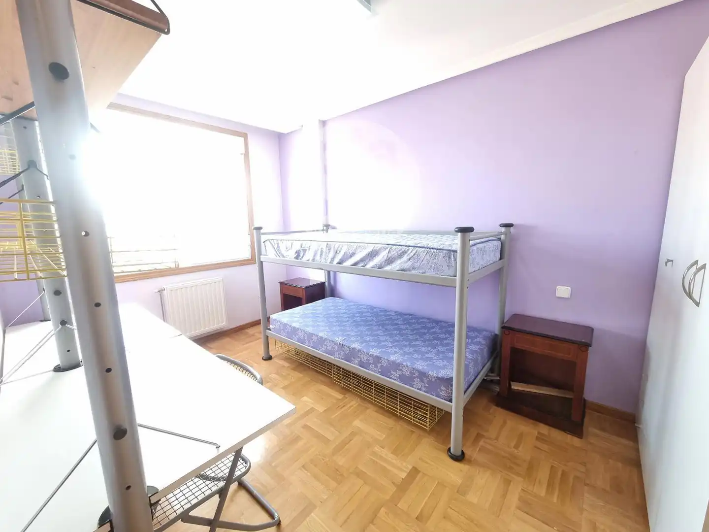 Habitación de Casa adosada en venta en Burgos con Calefacción y Jardín privado