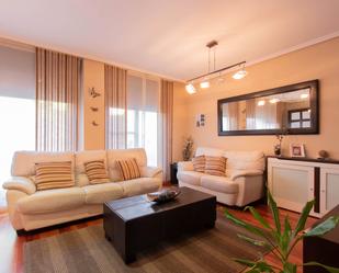 Living room of Single-family semi-detached for sale in Valladolid Capital  with Terrace and Balcony