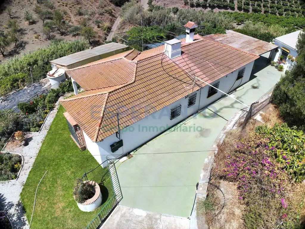 Vista exterior de Finca rústica en venta en Vélez-Málaga con Aire acondicionado, Jardín privado y Trastero