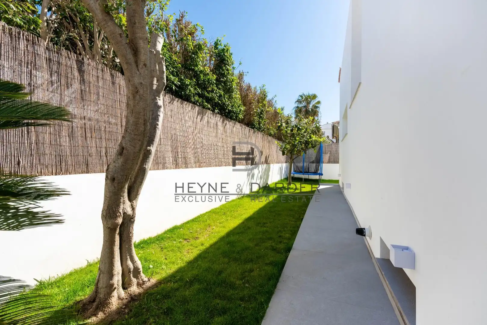 Vista exterior de Casa o xalet en venda en  Palma de Mallorca amb Aire condicionat, Calefacció i Jardí privat