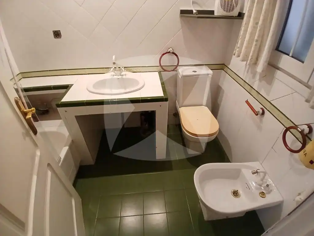 Bany de Casa o xalet en venda en Badajoz amb Aire condicionat, Jardí privat i Terrassa
