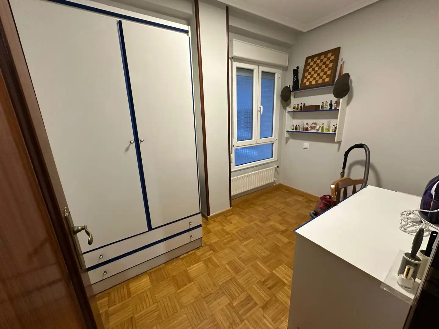 Cuina de Pis en venda en Oviedo  amb Calefacció, Parquet i Traster
