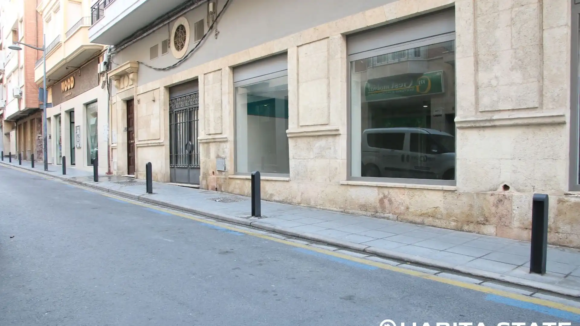 Vista exterior de Local en venta en  Almería Capital con Aire acondicionado