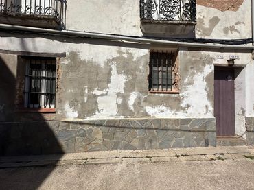 Casa rústica amb balcó en venda a MAJOR 17