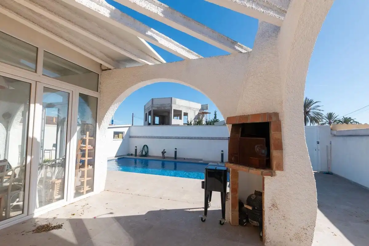Vista exterior de Casa o chalet en venta en Torrevieja con Aire acondicionado, Terraza y Trastero