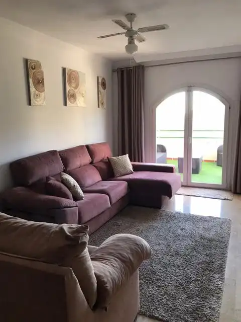 Sala de estar de Piso en venta en La Línea de la Concepción con Terraza, Trastero y Amueblado