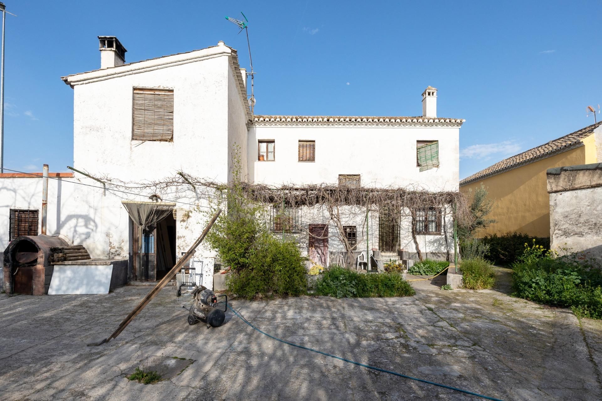 Country house for sale in  EXTRARRADIO, Barrio de Zaidín