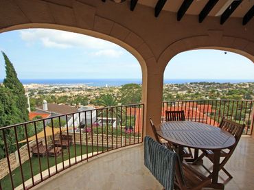 Villa con piscina in vendita a El Montgó