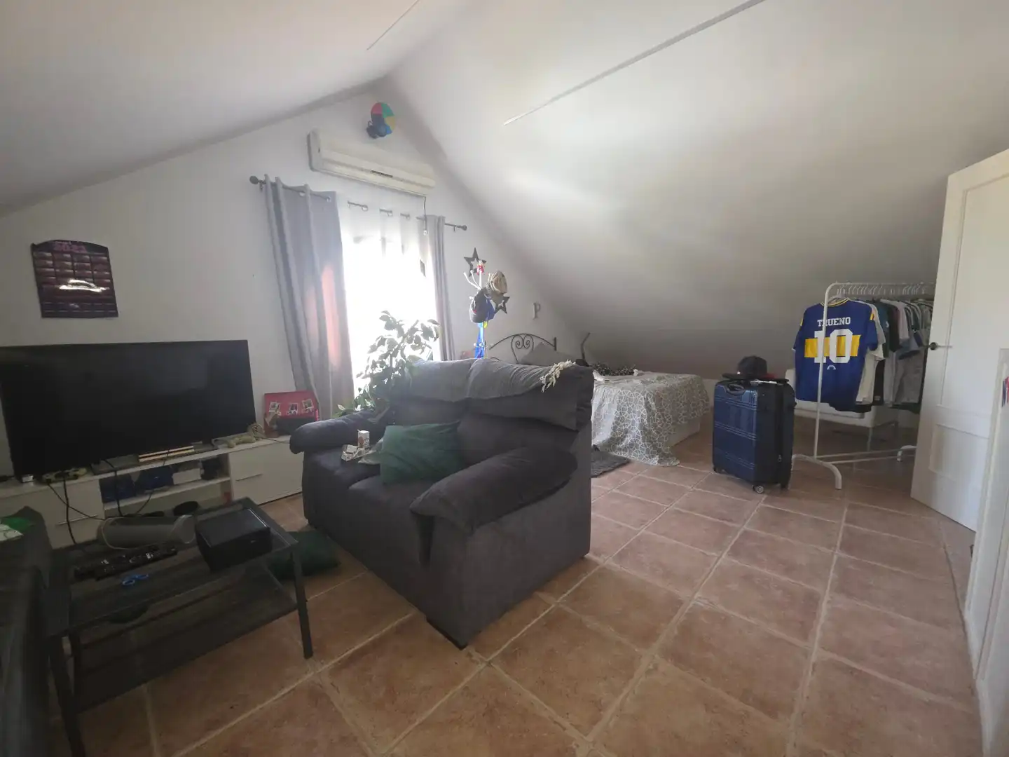 Sala de estar de Casa adosada en venta en Montequinto con Aire acondicionado, Calefacción y Jardín privado
