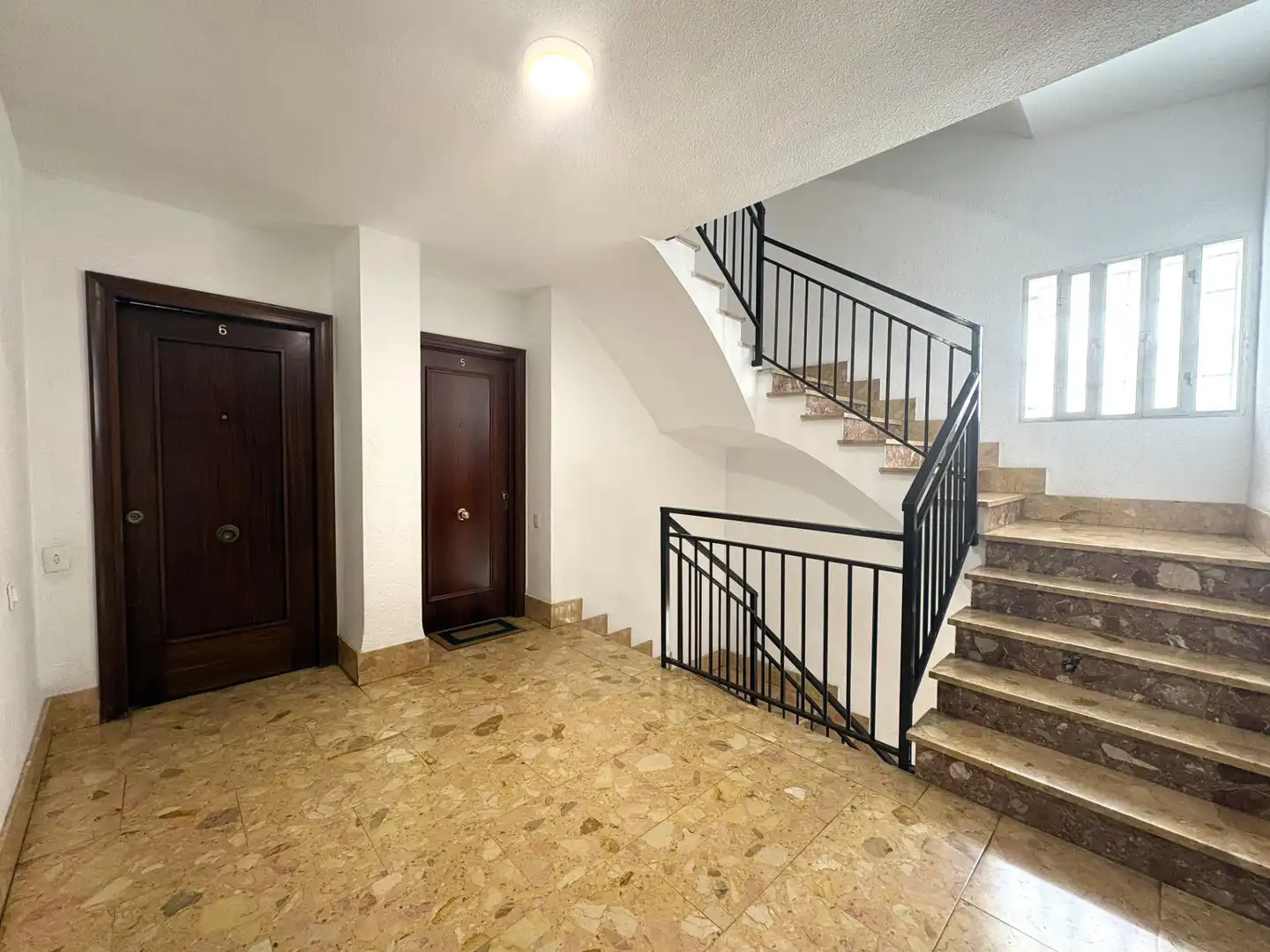 Wohnung zum Verkauf in Godella mit Klimaanlage und Balkon