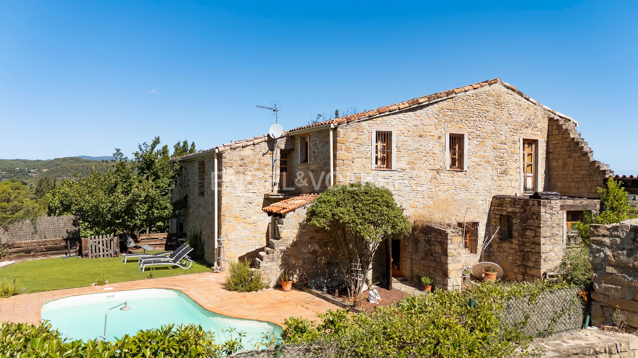Exterior view of Country house for sale in Castellbell i el Vilar  with Heating, Private garden and Swimming Pool