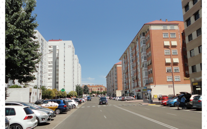 Vista exterior de Pis en venda en Laguna de Duero amb Calefacció, Parquet i Moblat