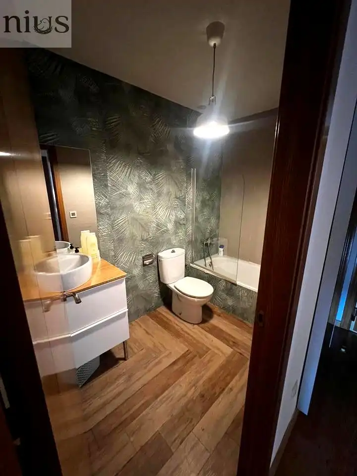Baño de Piso de alquiler en Silla con Aire acondicionado y Amueblado