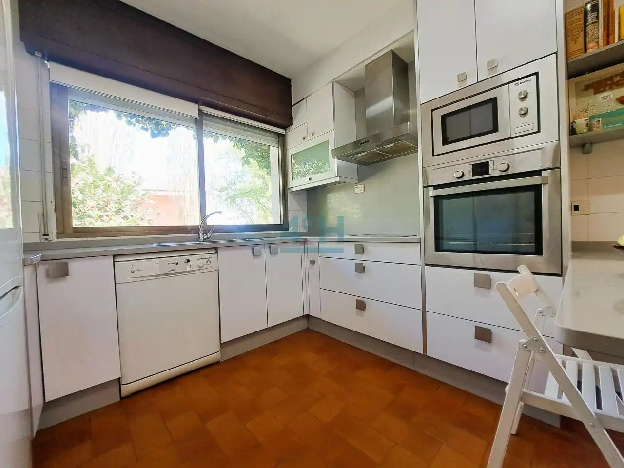 Cuina de Casa o xalet en venda en San Cibrao das Viñas amb Calefacció, Jardí privat i Terrassa