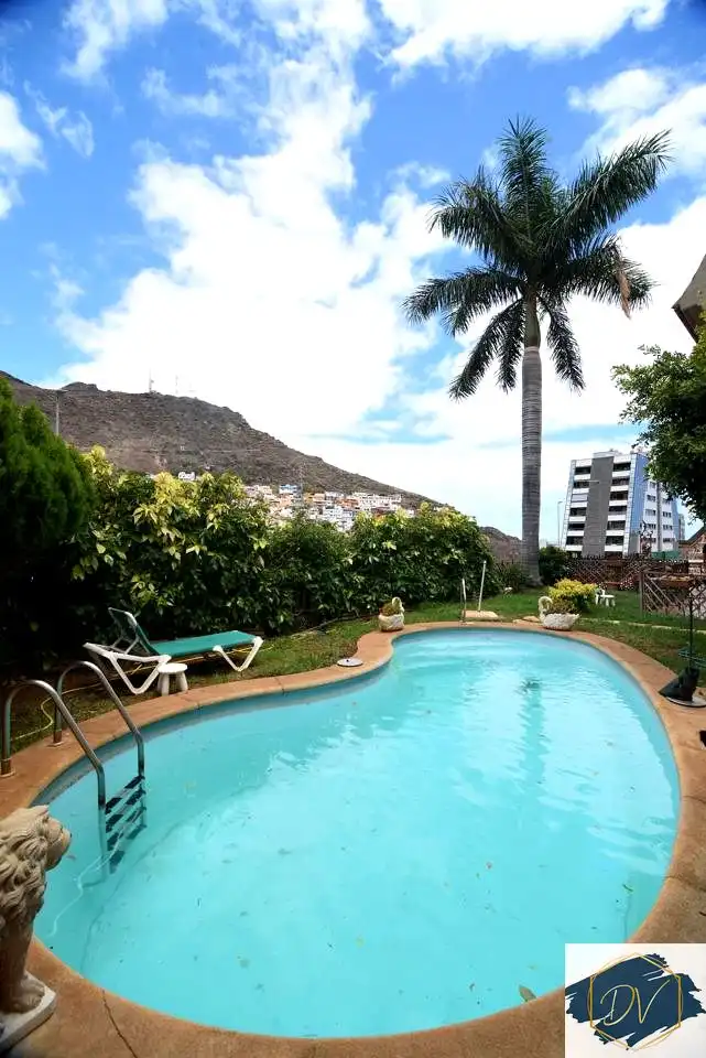 Vista exterior de Casa o chalet en venta en Santa Cruz de Tenerife con Aire acondicionado, Jardín privado y Terraza