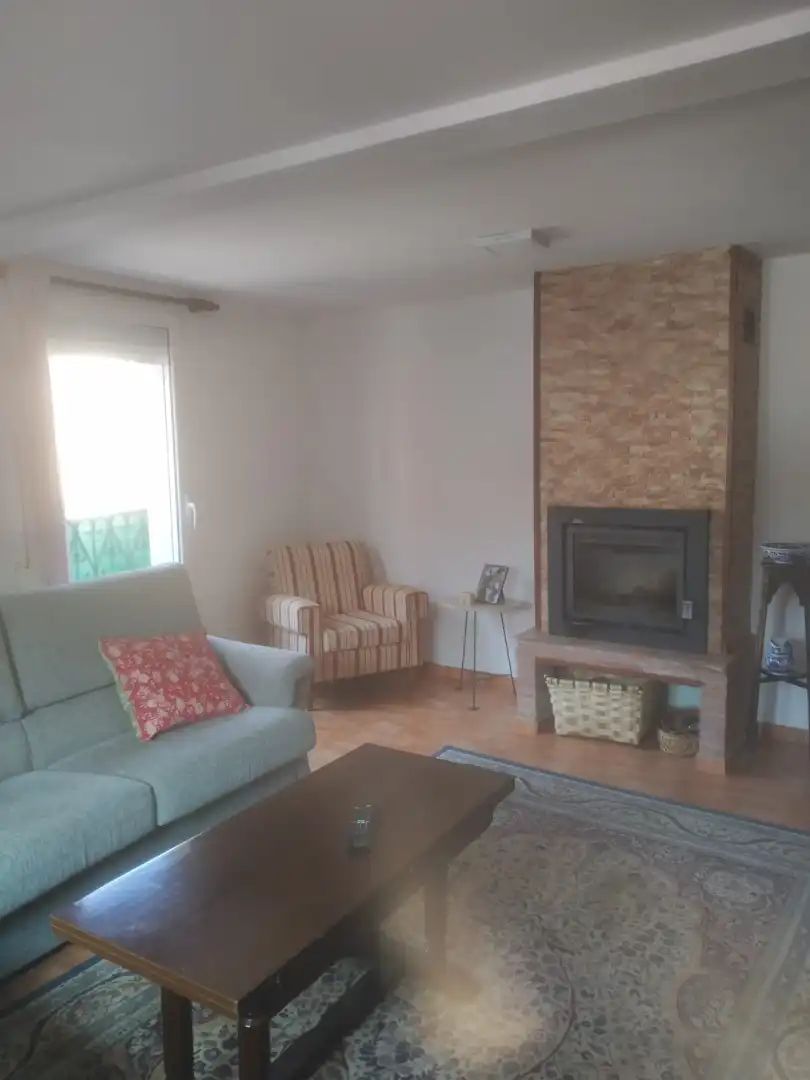 Wohnzimmer von Einfamilien-Reihenhaus zum Verkauf in Belorado mit Heizung, Terrasse und Abstellraum