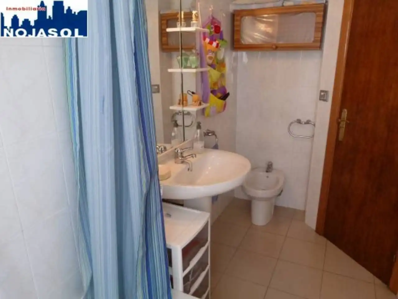 Bany de Apartament de lloguer en Arnuero amb Calefacció, Jardí privat i Terrassa