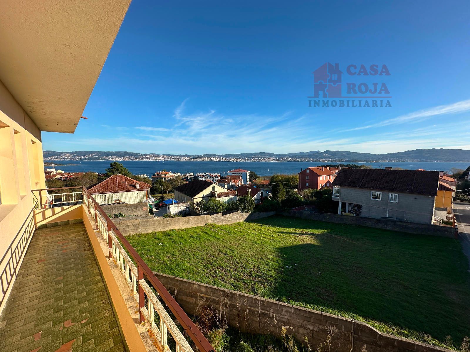 Vista exterior de Casa o xalet en venda en Cangas  amb Calefacció, Terrassa i Traster