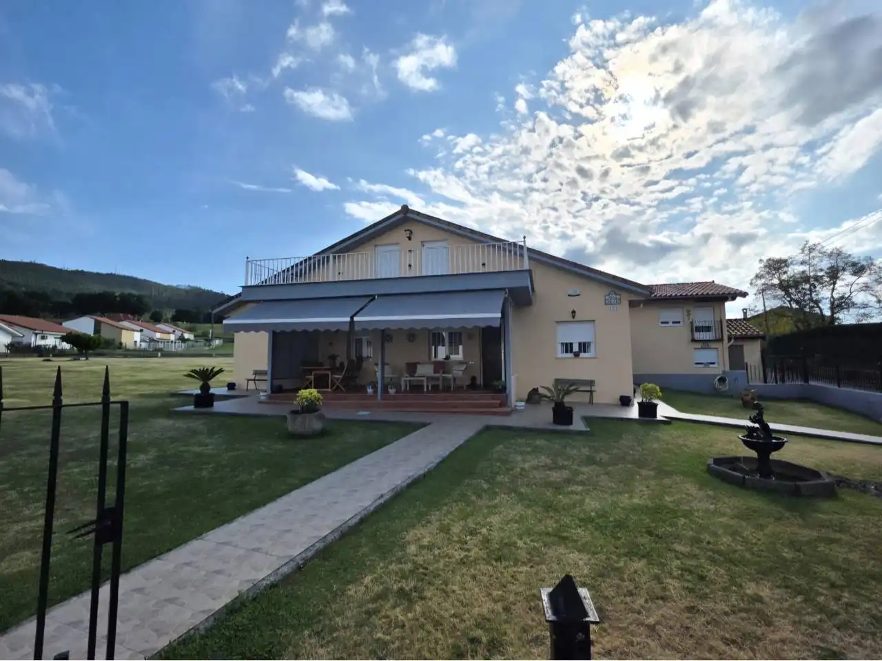 Vista exterior de Casa o chalet en venta en Puente Viesgo con Jardín privado y Amueblado