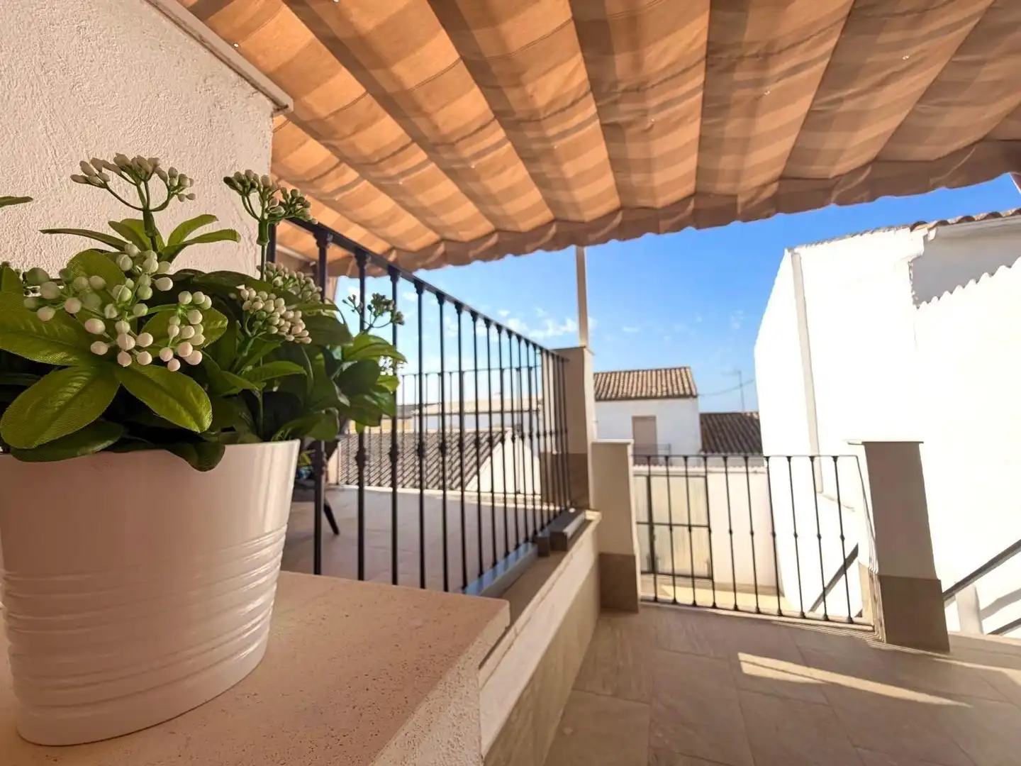Balcony of Houses for sale in Lopera