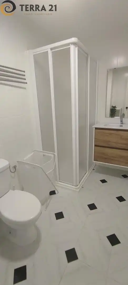 Baño de Piso para compartir en Jaén con Aire acondicionado y Calefacción
