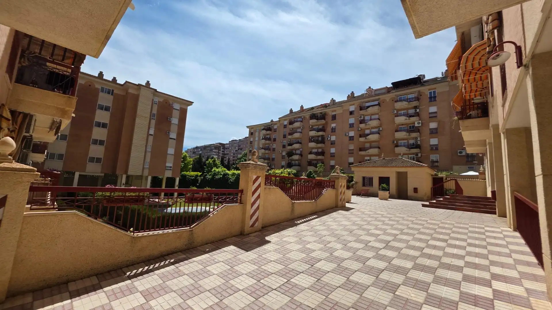 Vista exterior de Pis en venda en Jaén amb Aire condicionat, Calefacció i Terrassa