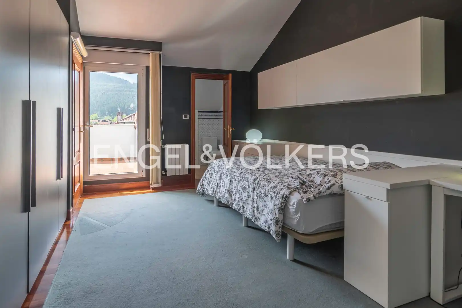 Schlafzimmer von Einfamilien-Reihenhaus zum Verkauf in Gamiz-Fika mit Heizung, Privatgarten und Terrasse