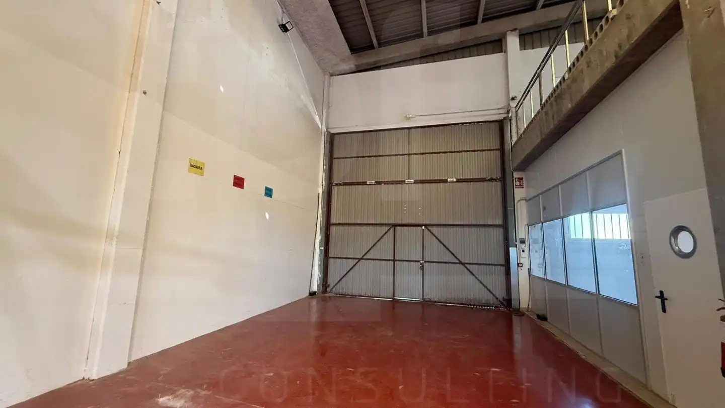 Nave industrial de alquiler en Cheste, Valencia