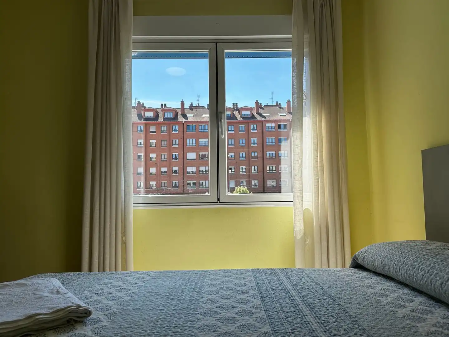 Habitación de Piso en venta en Gijón  con Calefacción, Terraza y Piscina