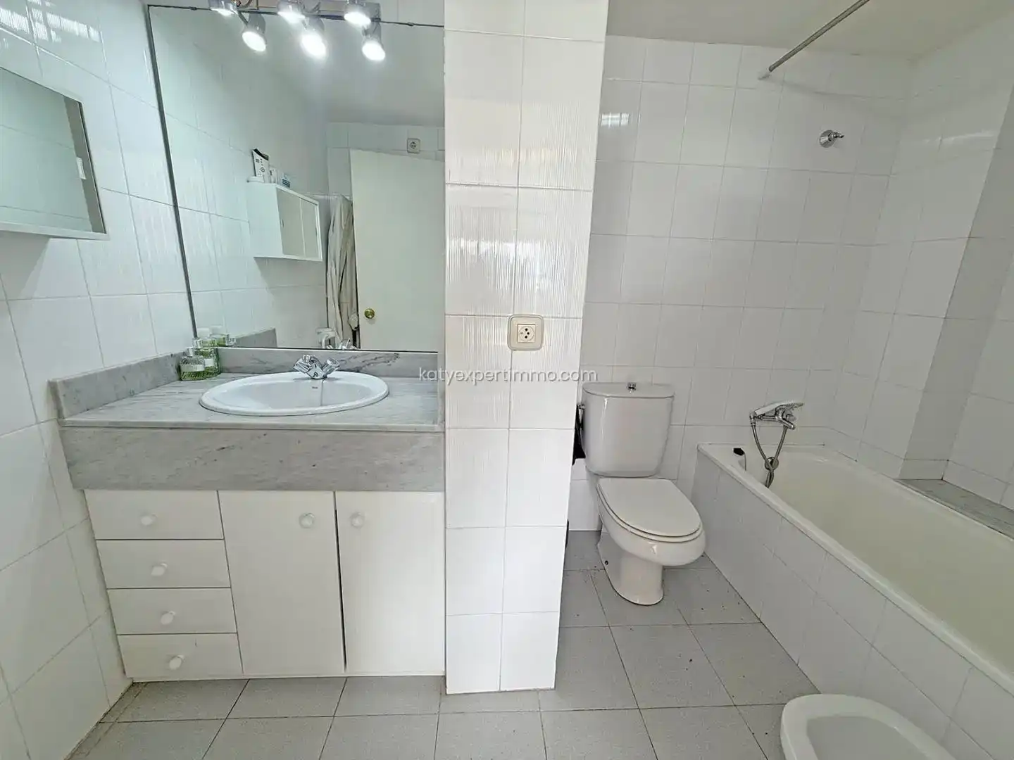 Baño de Piso de alquiler en Roses con Aire acondicionado, Amueblado y Balcón