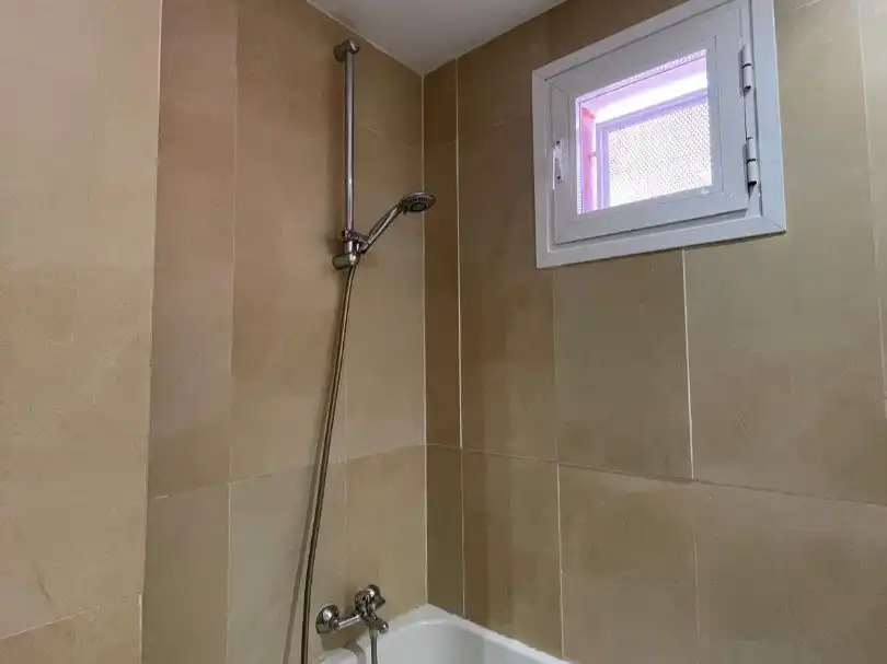 Bathroom of Flat for rent in  Sevilla Capital  with Air Conditioner, Terrace and Balcony