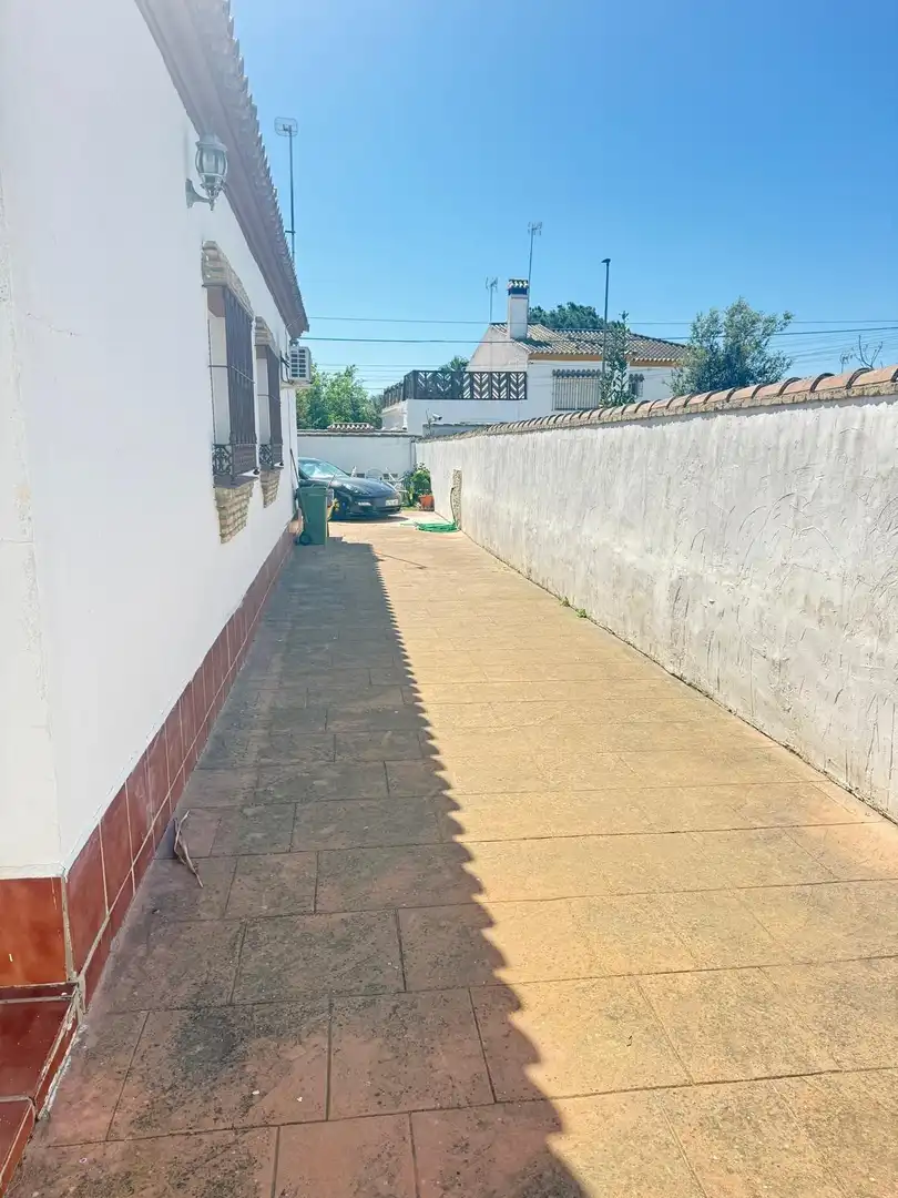 Exterior view of Houses for sale in Chiclana de la Frontera  with Air Conditioner, Private garden and Terrace
