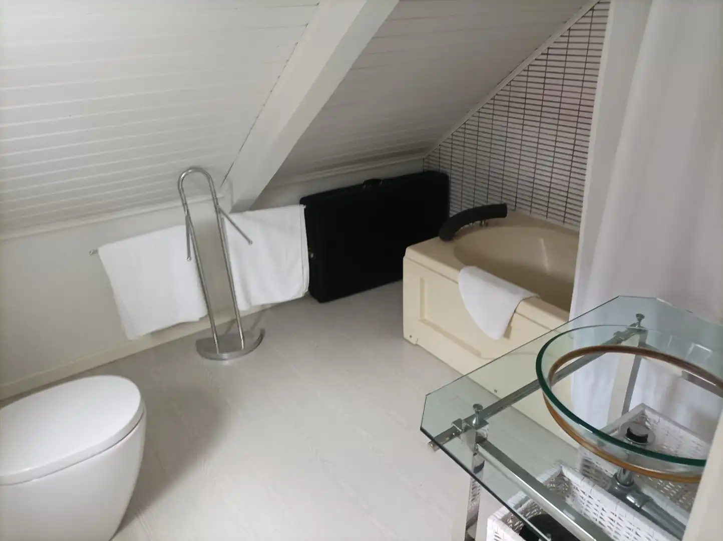 Attic for rent in Lugar Santradan, 25, Vilaboa