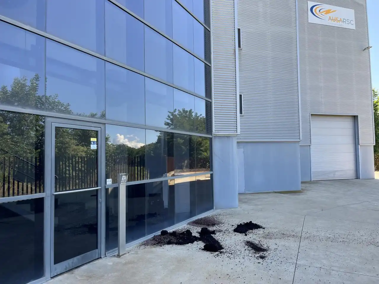 Vista exterior de Nave industrial en venta en Manlleu con Alarma