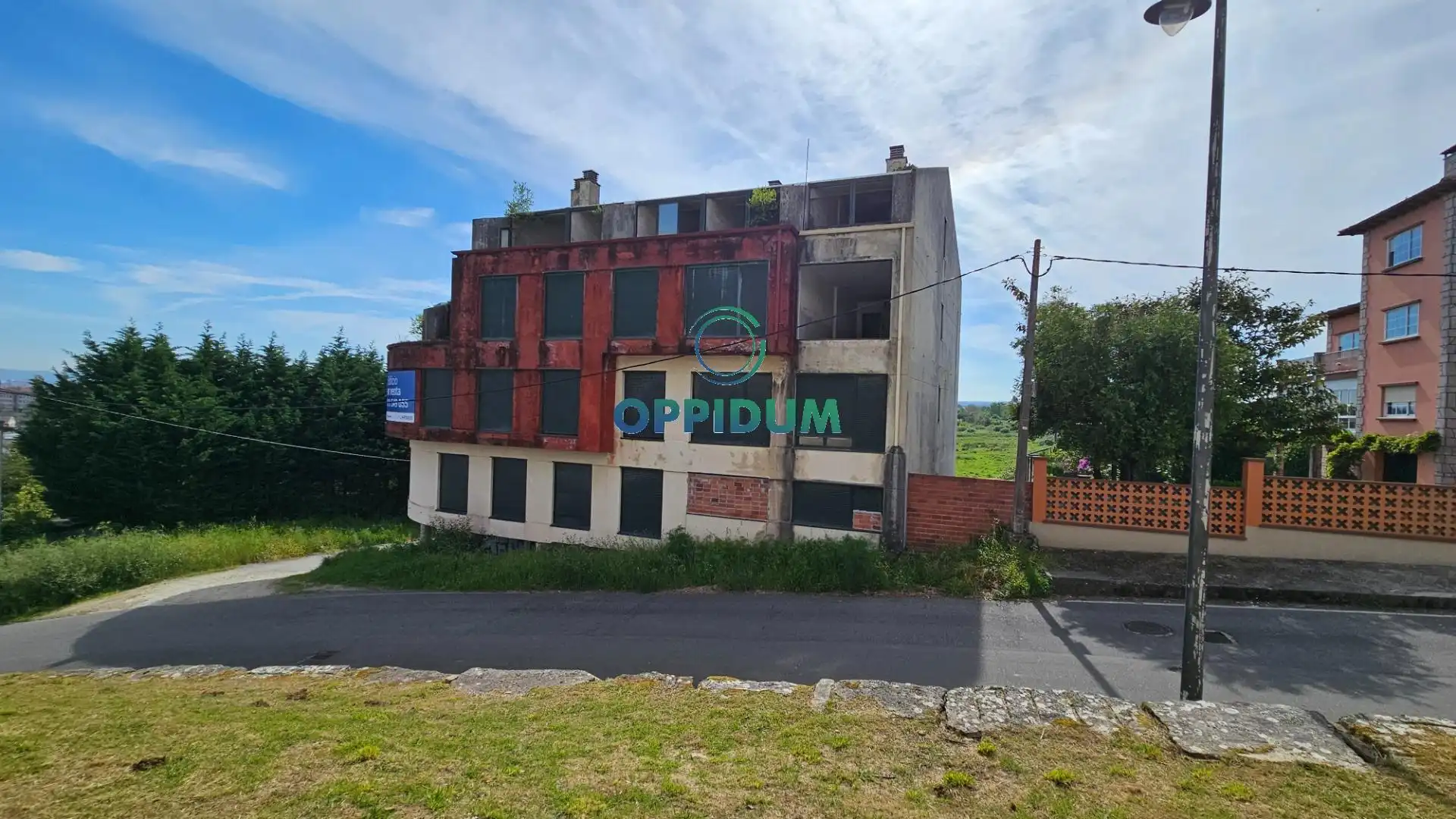Vista exterior de Edifici en venda en Mugardos