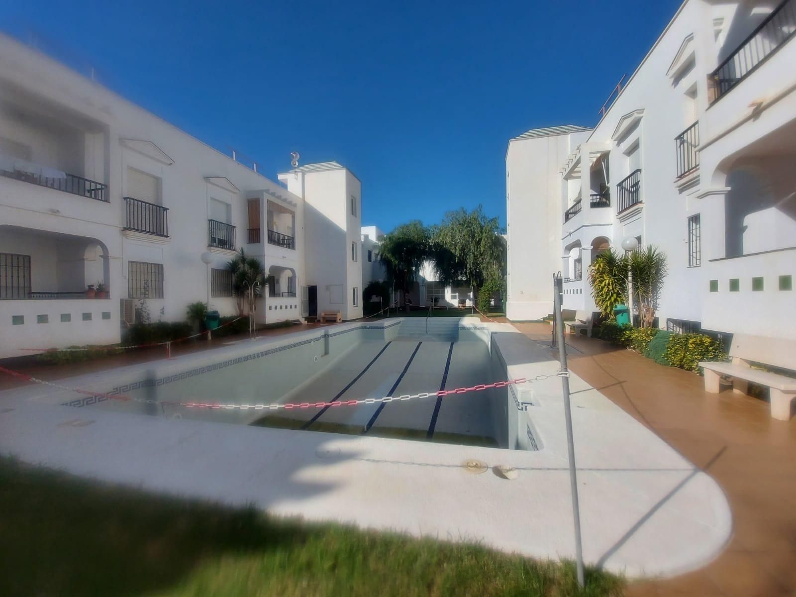 Piscina de Pis en venda en Balanegra amb Aire condicionat, Terrassa i Piscina comunitària