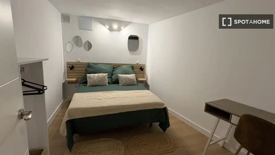Bedroom of Apartments for share in Madrid  with Air Conditioner, Heating and Terrace