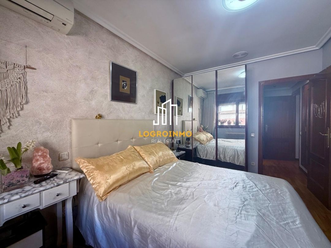 Bedroom of Flat for sale in  Logroño  with Air Conditioner, Heating and Storage room
