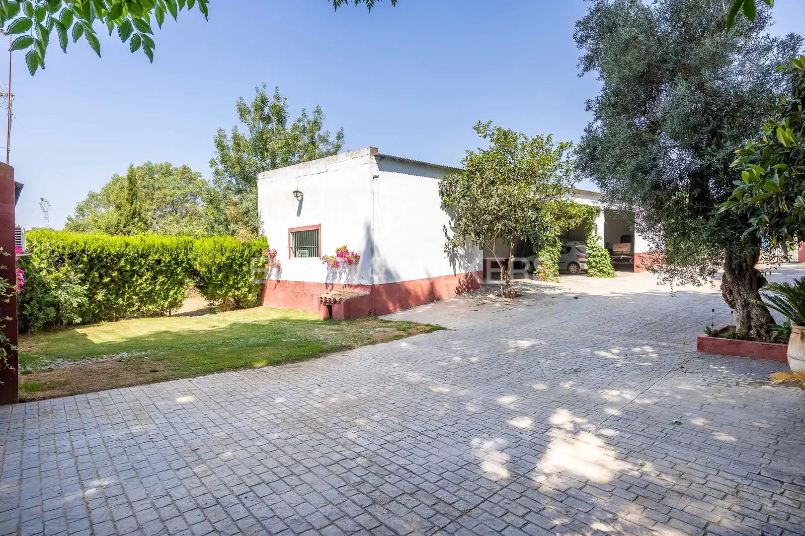 Jardín de Finca rústica en venta en Alcalá del Río con Aire acondicionado, Calefacción y Jardín privado