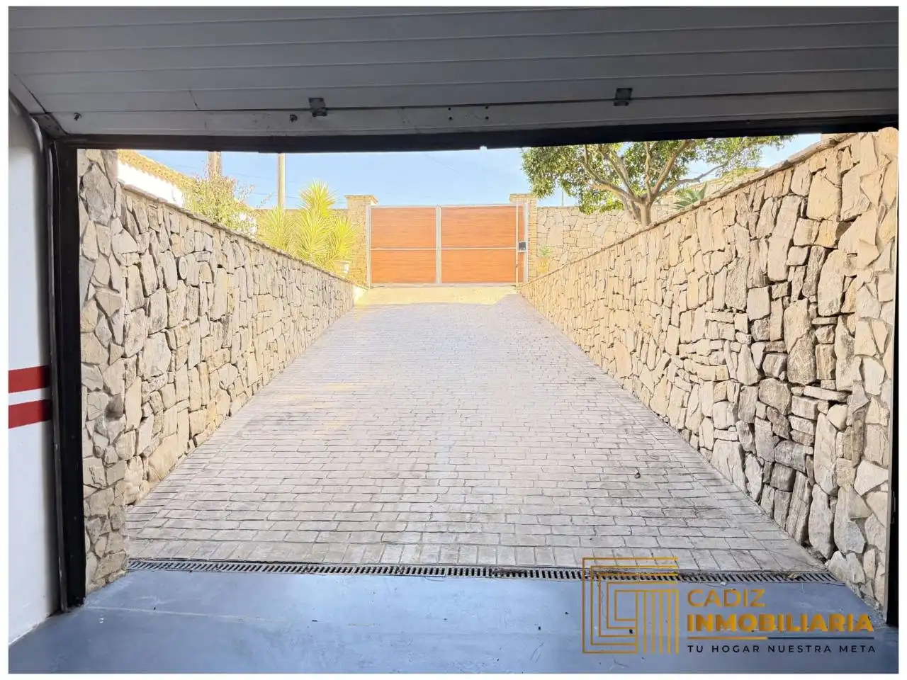 Aparcament de Casa o xalet en venda en Chiclana de la Frontera amb Aire condicionat, Calefacció i Jardí privat
