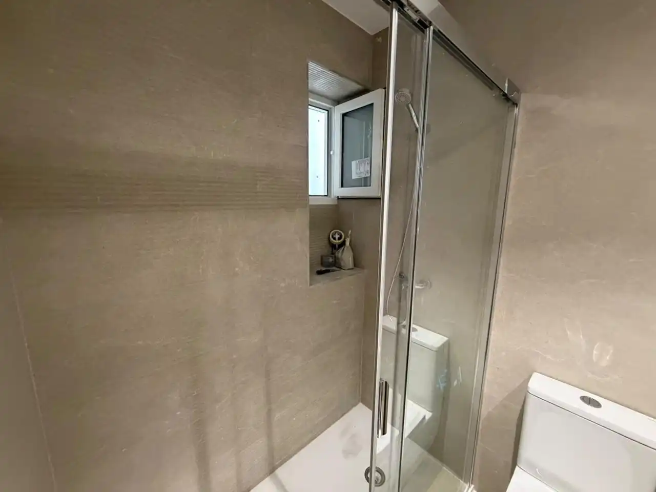 Bathroom of Flat for rent in Camins al Grau