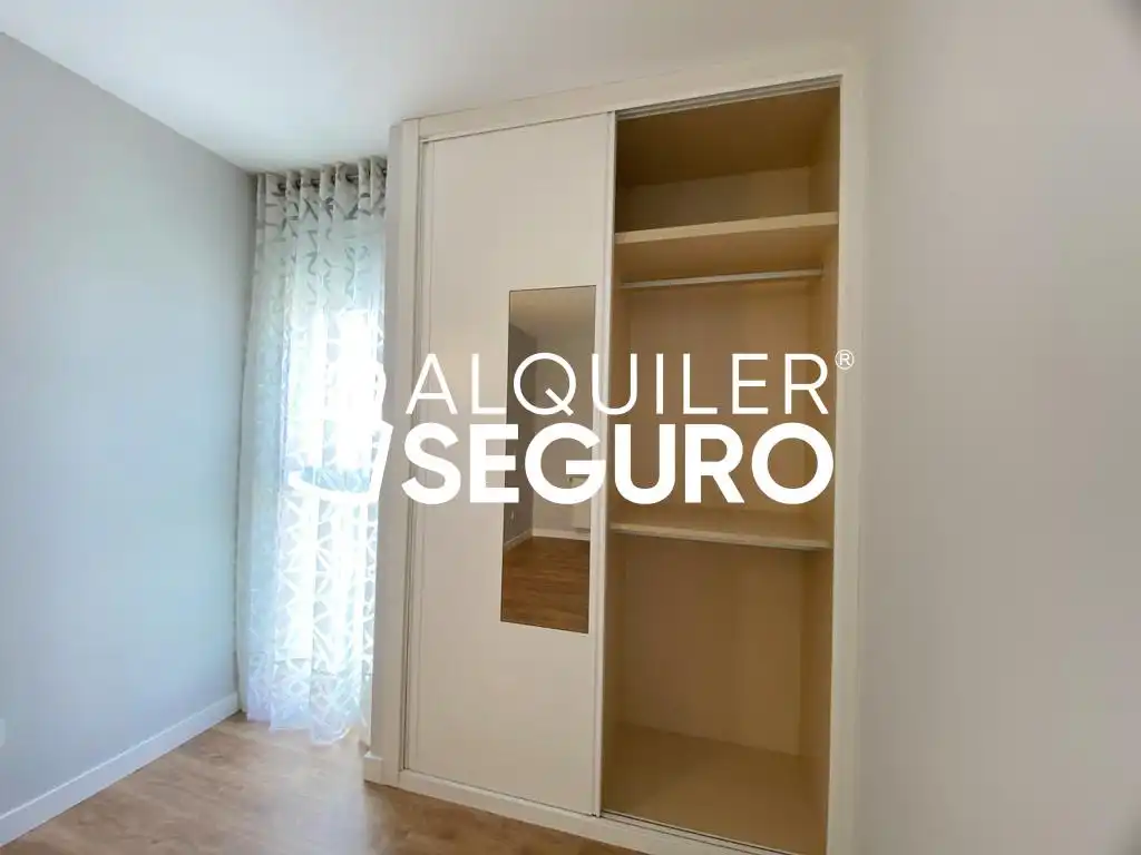 Bedroom of Flat for rent in Madrid  with Air Conditioner, Heating and Terrace