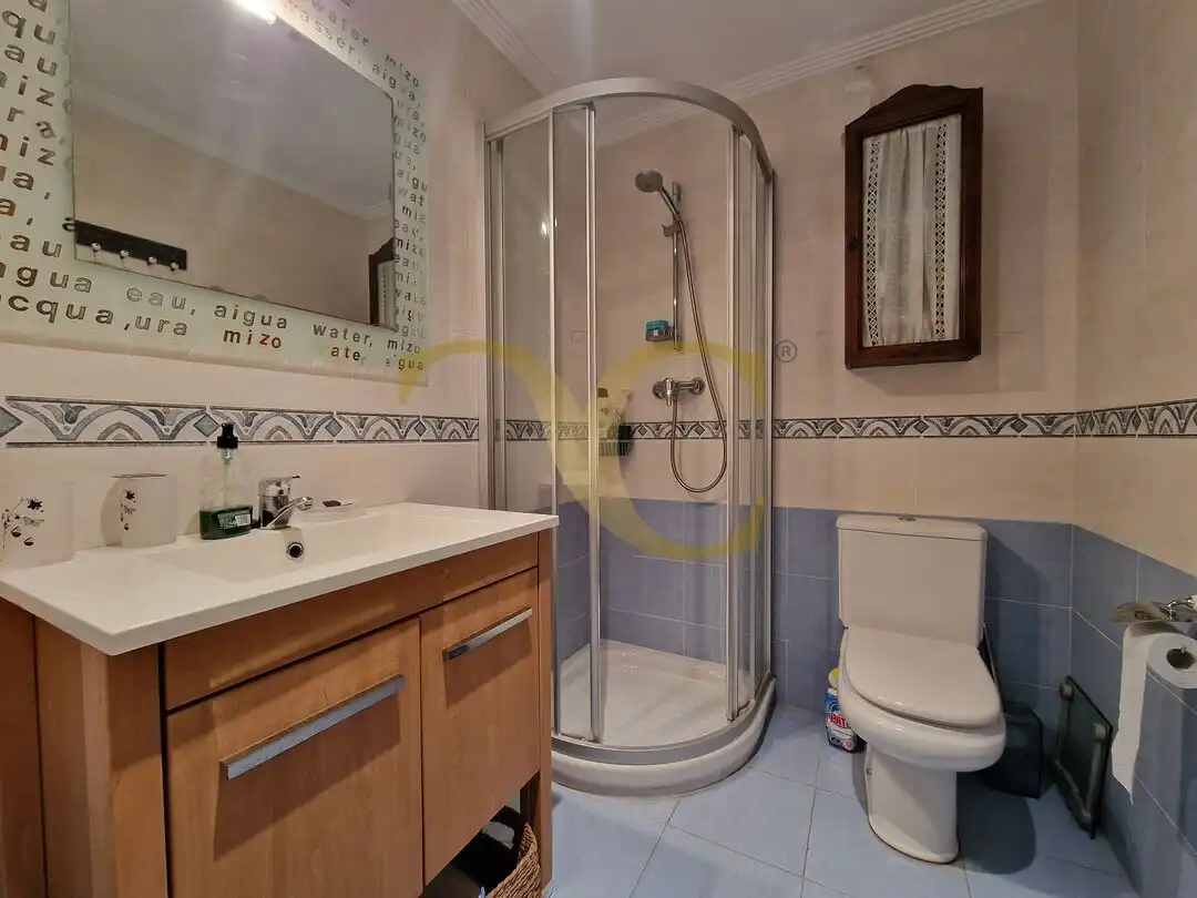 Baño de Piso en venta en Llanes con Calefacción, Terraza y Amueblado