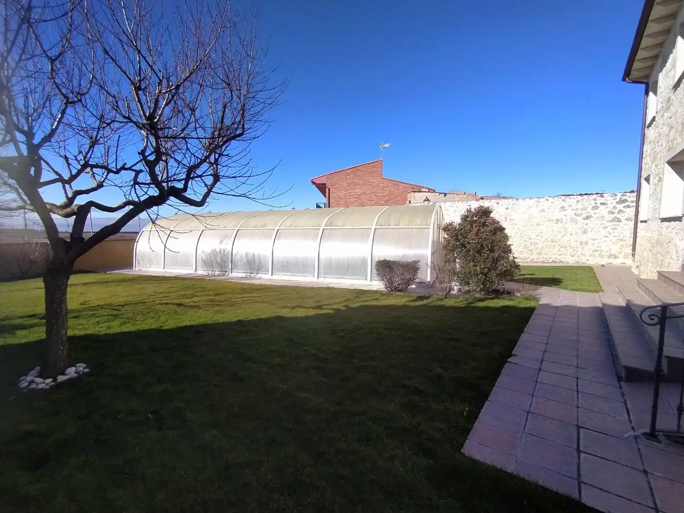 Vista exterior de Casa o chalet en venta en Cozuelos de Fuentidueña con Calefacción, Jardín privado y Piscina