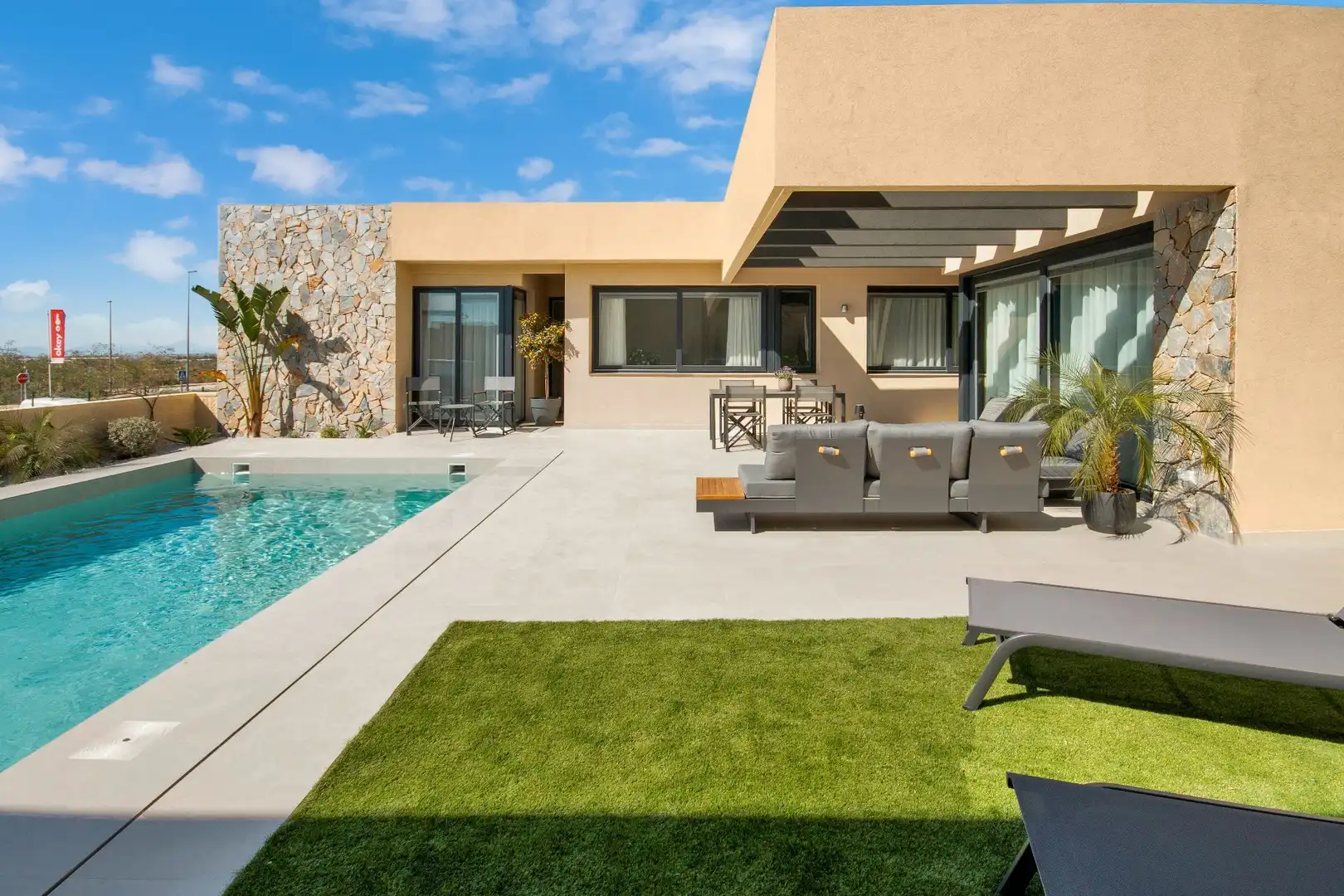Chalet con piscina en venta en ESPAÑA
