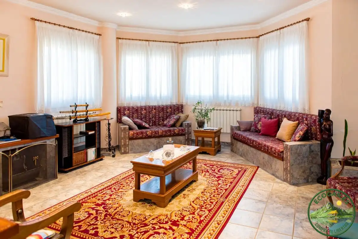 Sala d'estar de Casa o xalet en venda en Torre del Bierzo amb Aire condicionat, Calefacció i Jardí privat