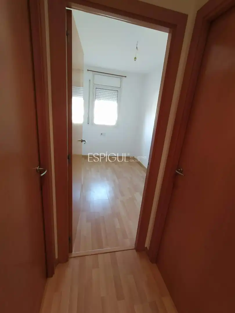 Schlafzimmer von Maisonette zum Verkauf in Girona mit Klimaanlage, Heizung und Parkett