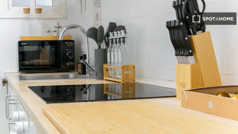 Cocina de Piso para compartir en Barcelona con Aire acondicionado, Terraza y Amueblado