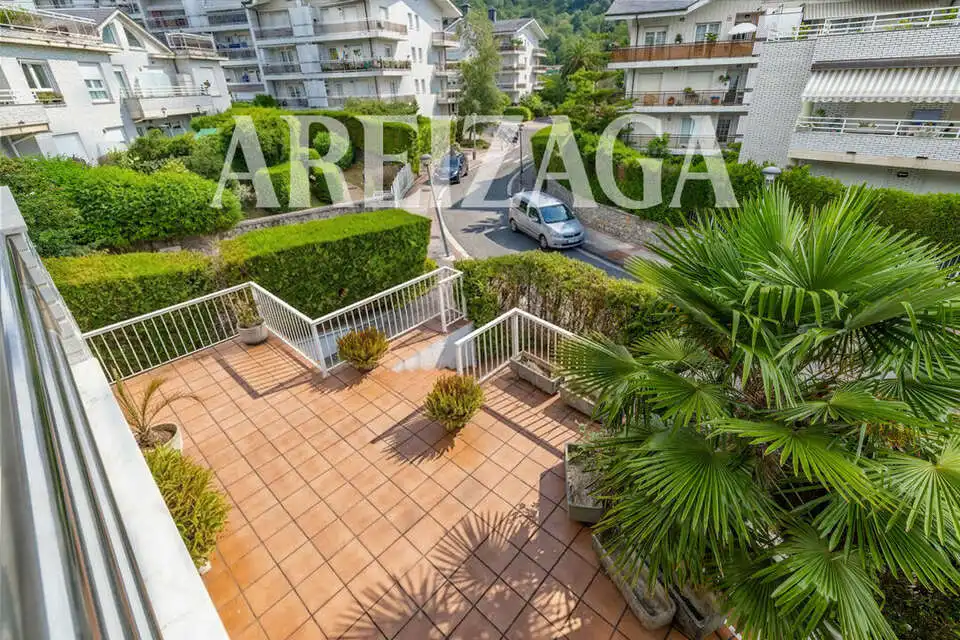 Terrassa de Casa o xalet en venda en Donostia - San Sebastián  amb Calefacció, Jardí privat i Terrassa