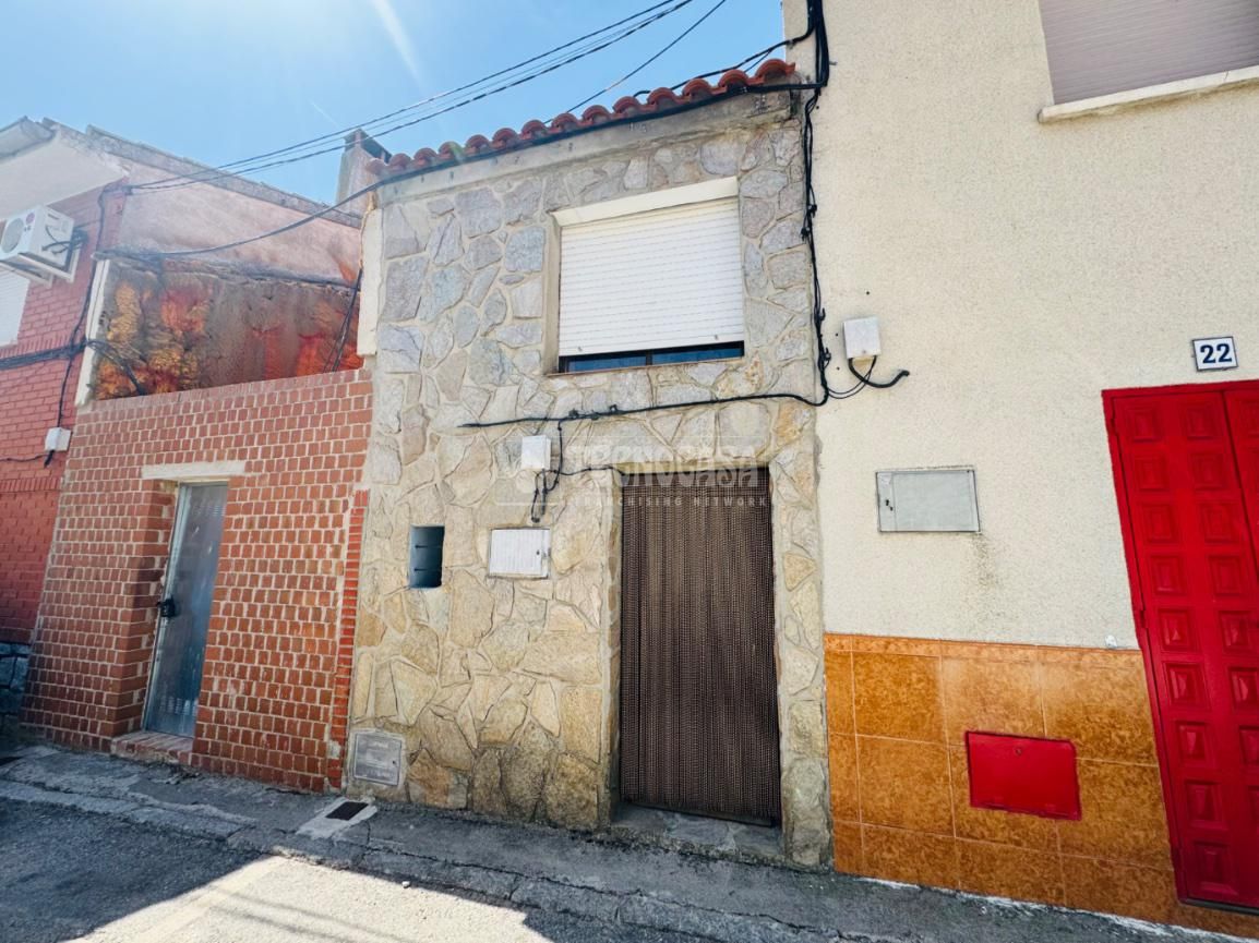 Vista exterior de Casa adosada en venda en Nombela amb Calefacció i Moblat